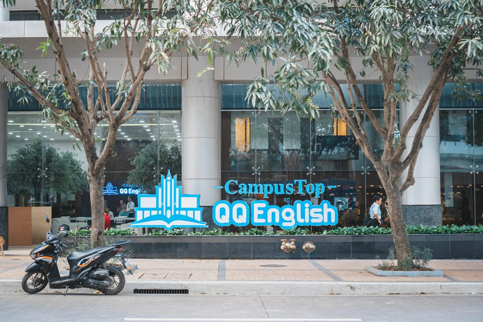 QQ 잉글리쉬 BFC 캠퍼스 입구